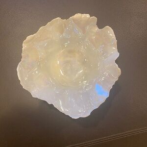 Shell shaped decorative bowl